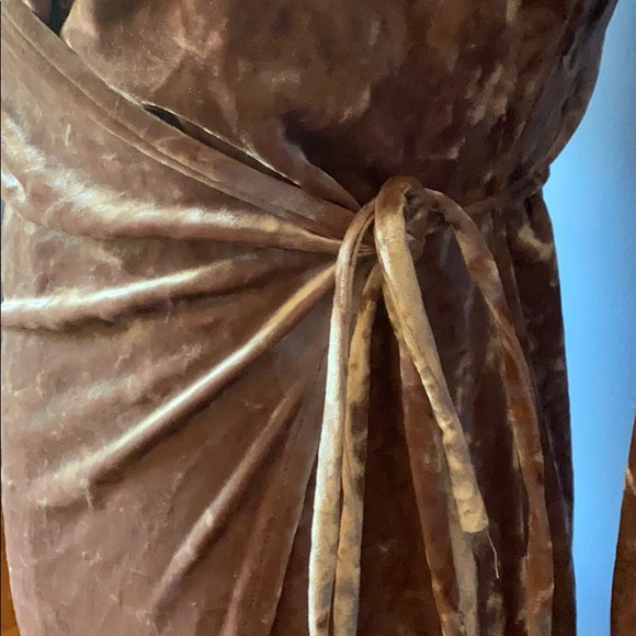 Leith Ruched Velour Wrap Dress - Picture 8 of 9